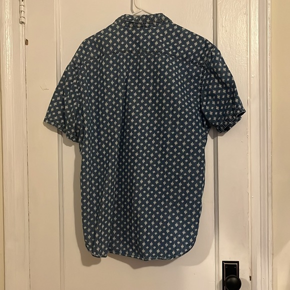 Men’s Gap Short-Sleeved Batik Button-up Size XL - Picture 2 of 5